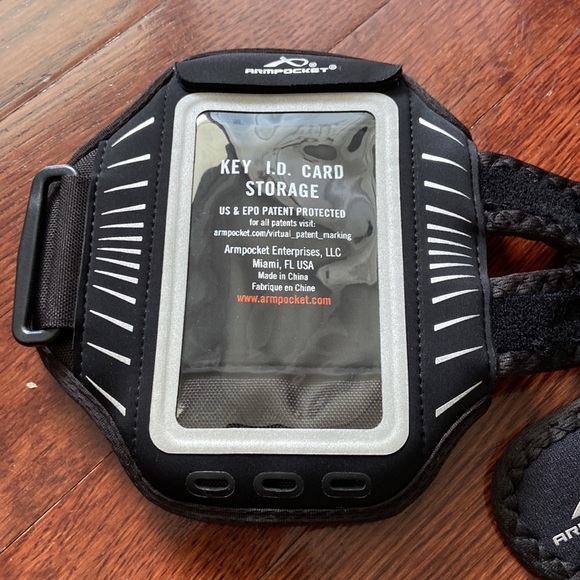 5/$15! Armpocket-Phone/ID/Card storage - Picture 2 of 3